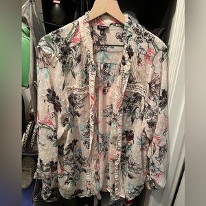 TORRID Beautiful blouse in full sleeve, in size 4.